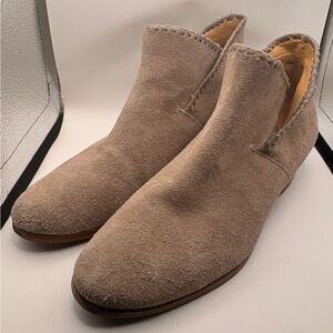 Jack Rogers Men's Suede Chukka Boots in Light Taupe